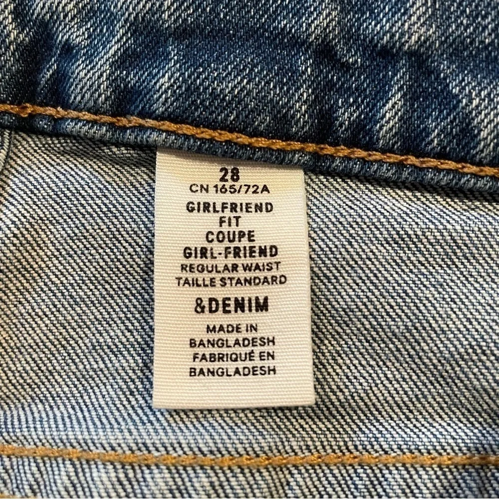 H&M &Denim Girlfriend Fit High Rise Straight Leg Distressed Denim Jeans 28
